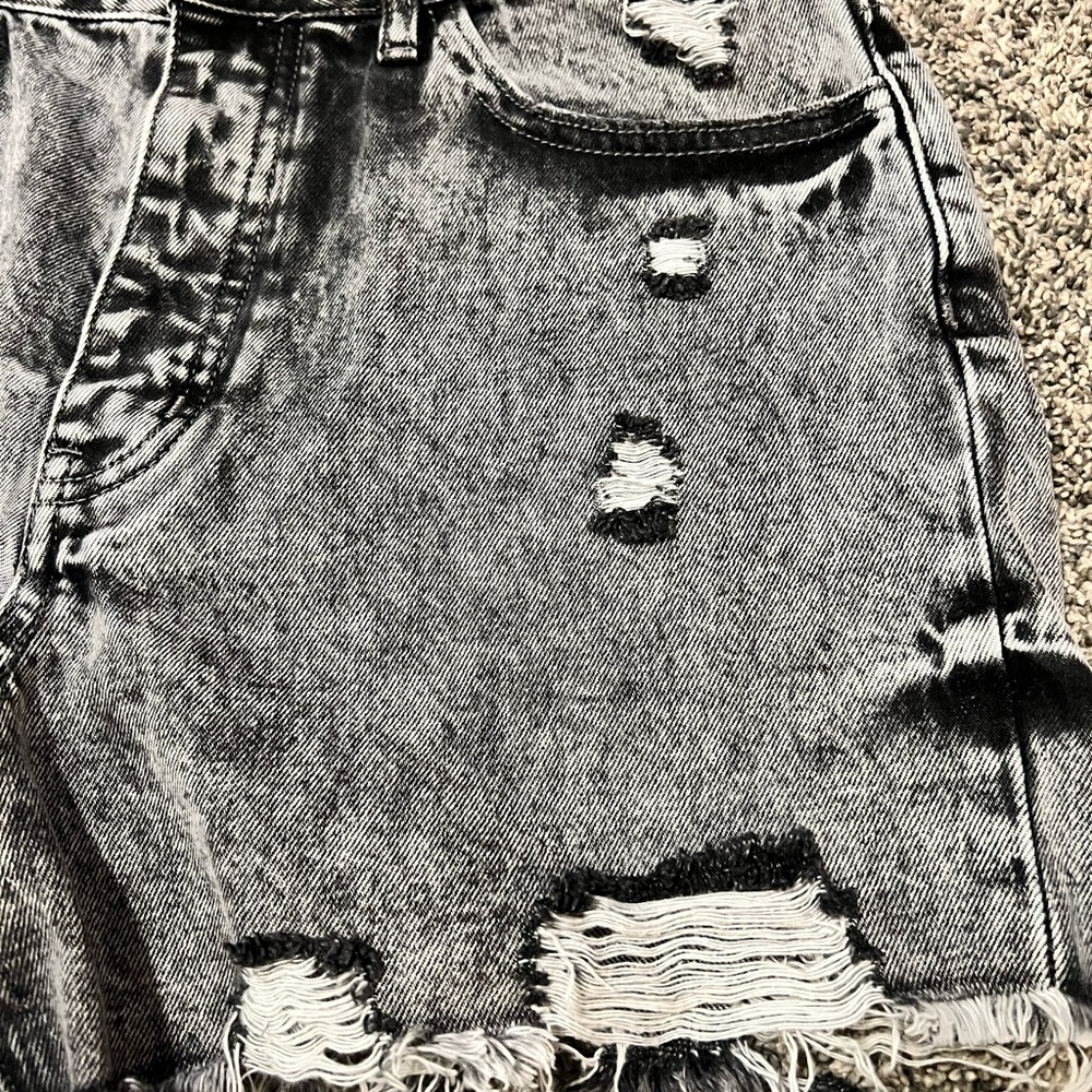 Vervet High-Waisted Distressed Gray Jean Shorts - Picture 4 of 11